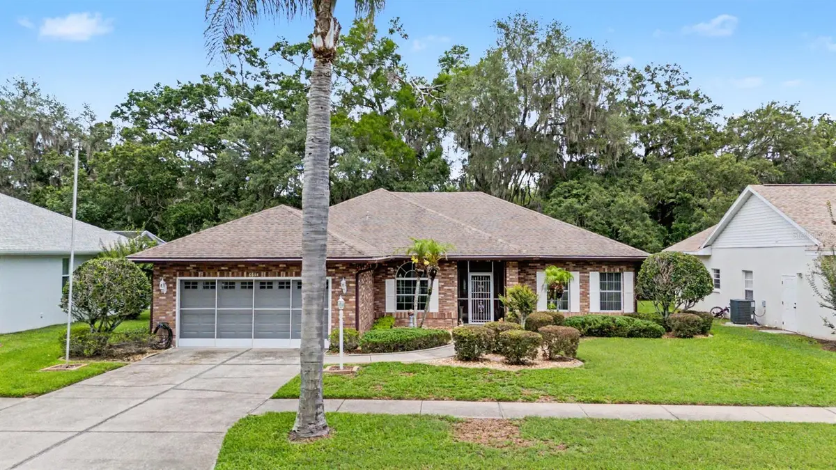 6634 NORTHLAKE DR, Zephyrhills, FL 33542