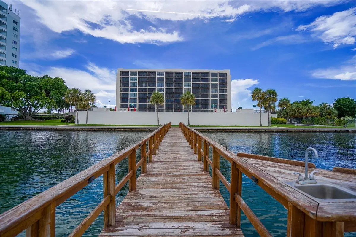 7100 SUNSHINE SKYWAY LN S #201, St Petersburg, FL 33711