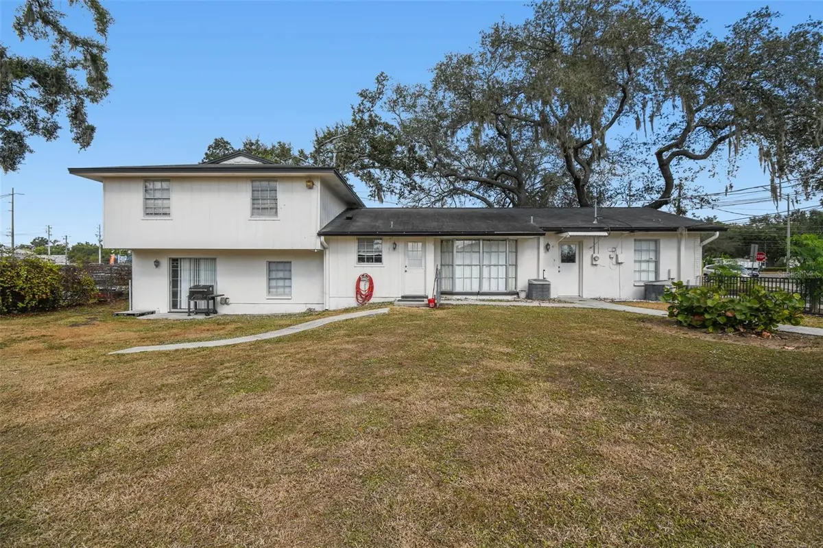 855 E BRANDON BLVD, Brandon, FL 33511