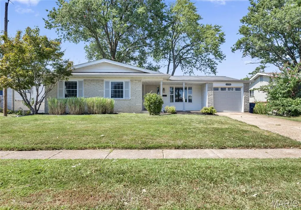 375 Albert DR, Florissant, MO 63031
