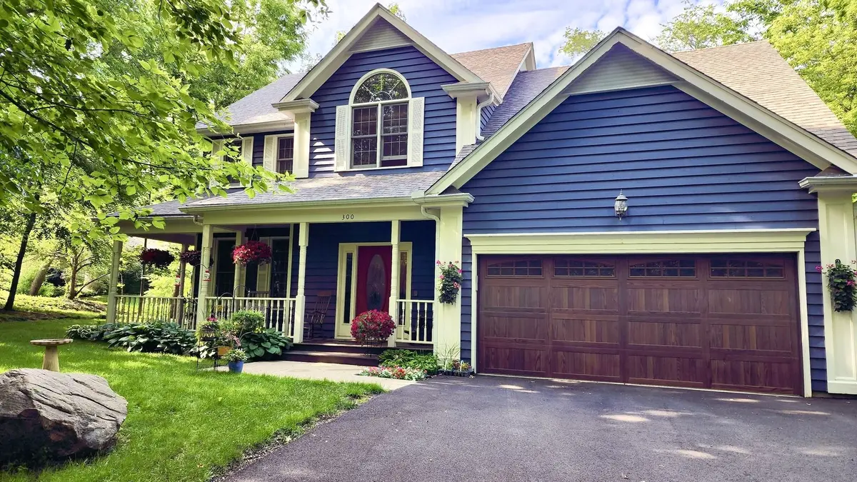 300 White Tail LN, Ingleside, IL 60041