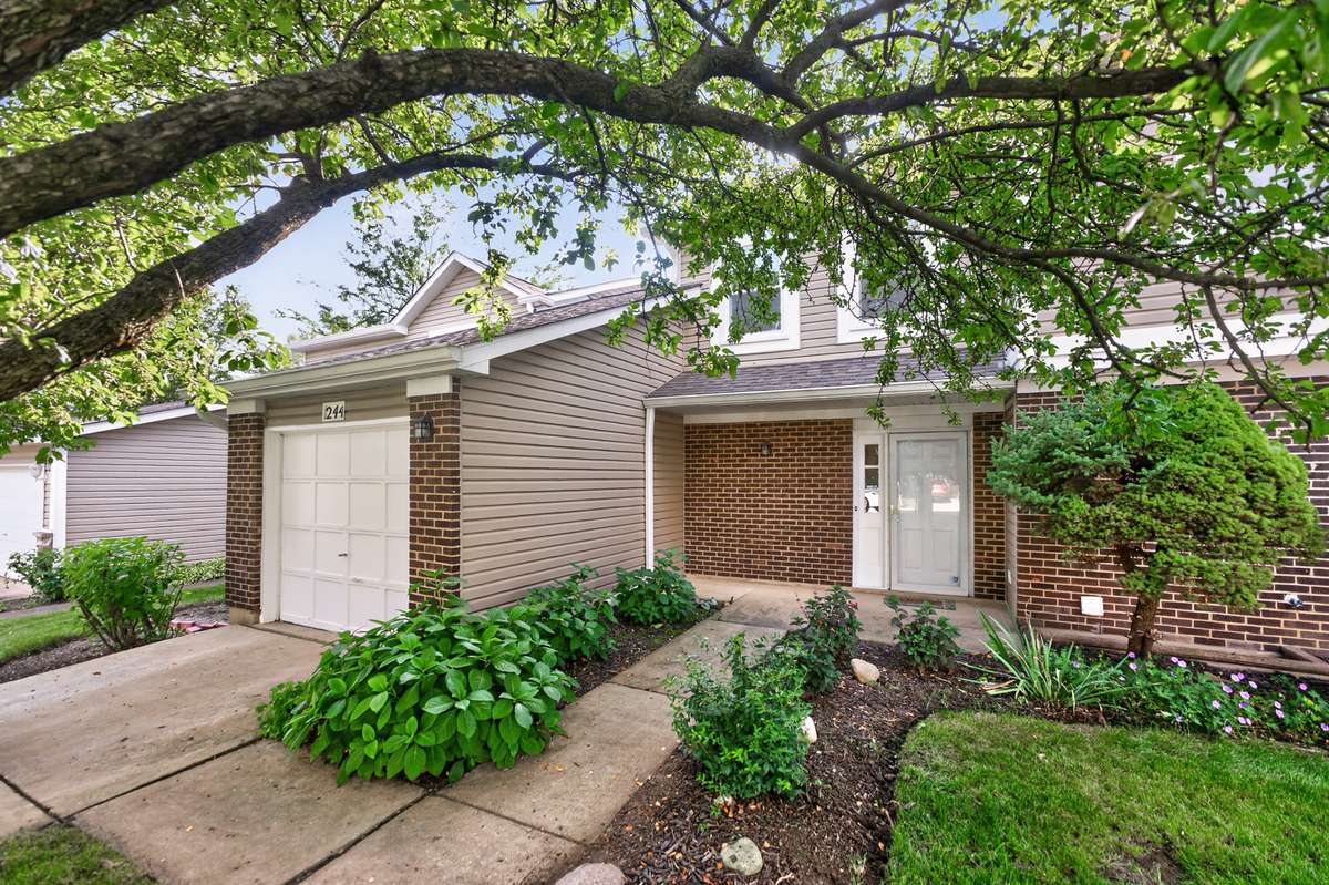 244 Coventry CT #244, Bloomingdale, IL 60108