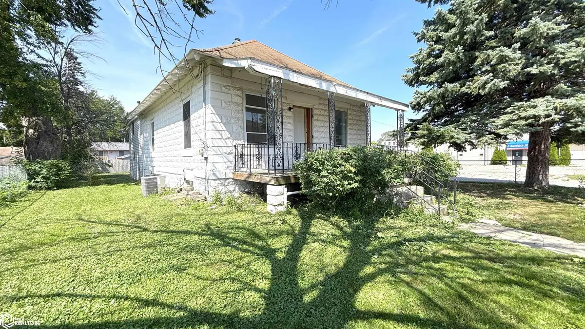 1102 S Federal AVE, Mason City, IA 50401
