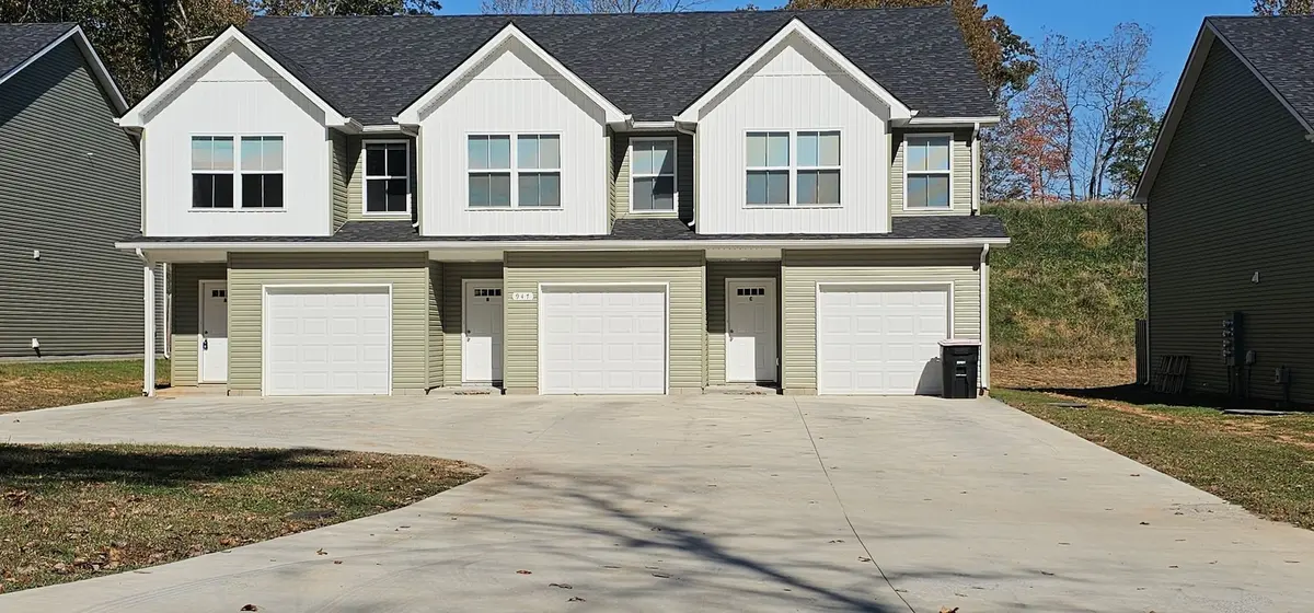 955 Center Rd #B, Clarksville, TN 37042
