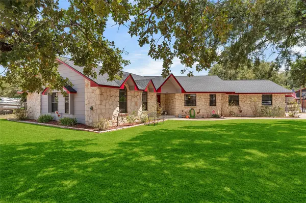 106 N Greenwood DR, Buchanan Dam, TX 78609
