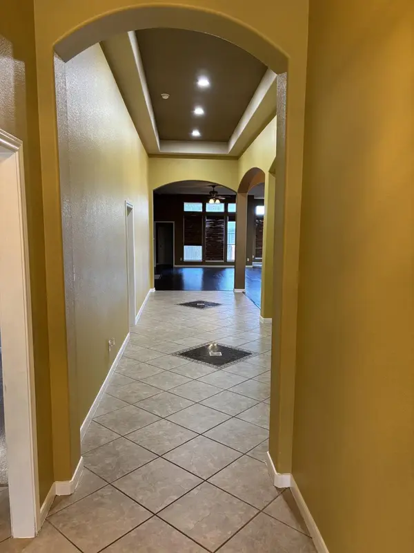 404 E Nakoma DR, Hutto, TX 78634
