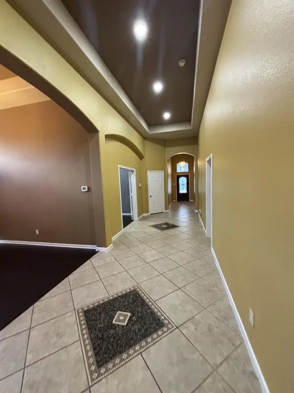 404 E Nakoma DR, Hutto, TX 78634