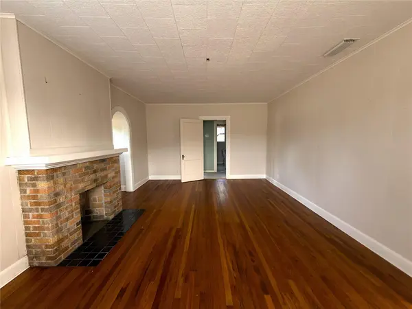 805 Howard ST, Taylor, TX 76574