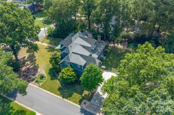 2800 Wintergreen DR, Charlotte, NC 28211