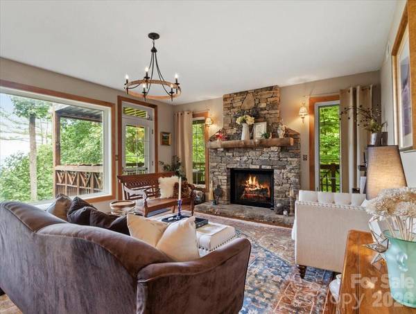 250 Creekside WAY #C202, Burnsville, NC 28714