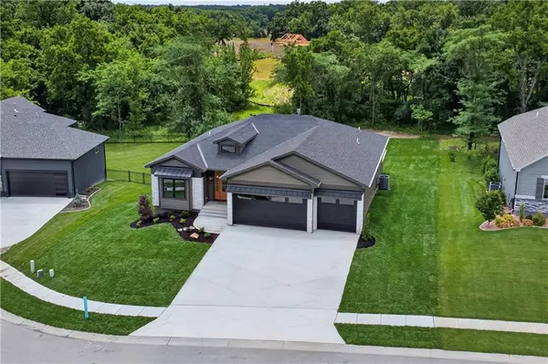 1149 Hummingbird CT, Greenwood, MO 64034