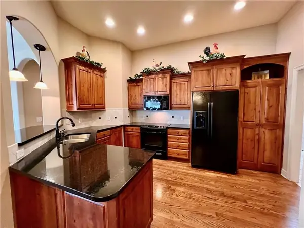 4149 NE Chapel Manor DR, Lee's Summit, MO 64064