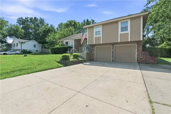 919 NE 112th TER, Kansas City, MO 64155