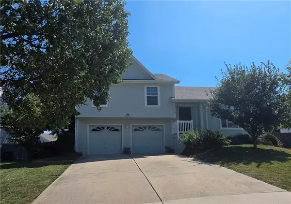 1009 NE Florence AVE, Lee's Summit, MO 64086