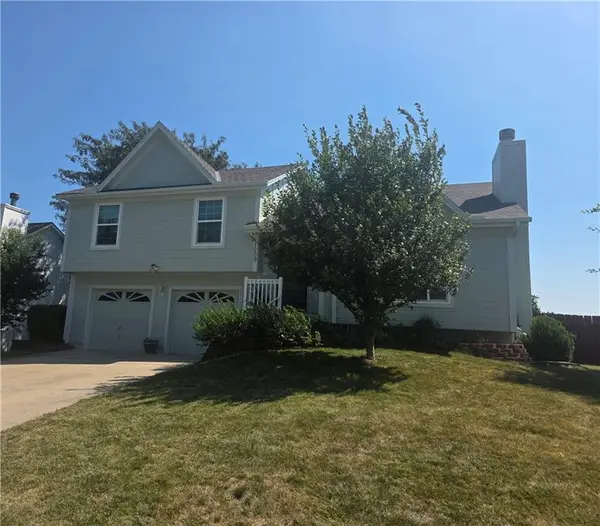 1009 NE Florence AVE, Lee's Summit, MO 64086