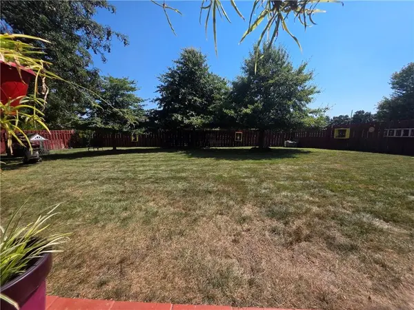 1009 NE Florence AVE, Lee's Summit, MO 64086