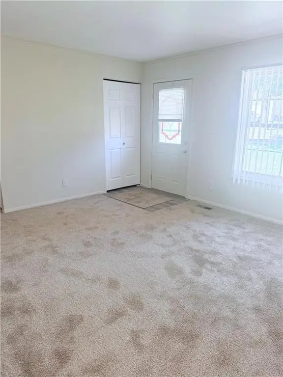 3303 Sioux LN, St Joseph, MO 64503