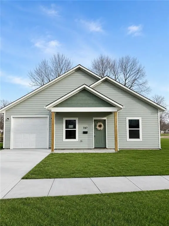 747 S Sycamore ST, Ottawa, KS 66067