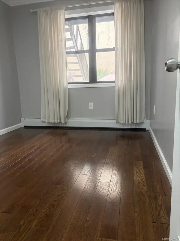 1932 21st DR, Astoria, NY 11105