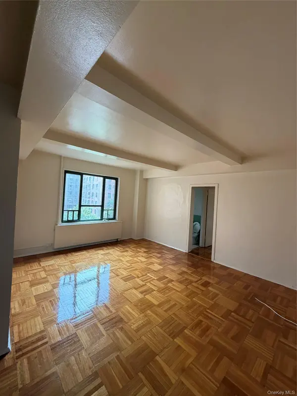 20 Metropolitan OVAL #5E, Bronx, NY 10462