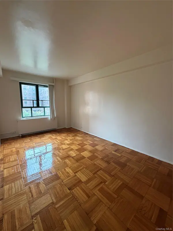 20 Metropolitan OVAL #5E, Bronx, NY 10462