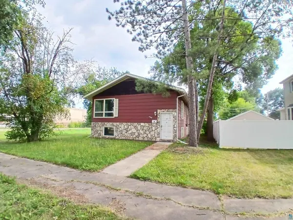 1408 S 11th St, Virginia, MN 55792