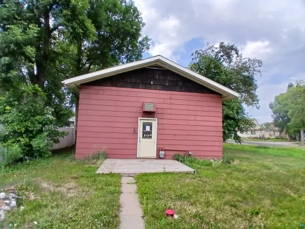 1408 S 11th St, Virginia, MN 55792