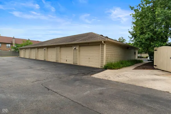 8820 Yardley CT #APT 207, Indianapolis, IN 46268