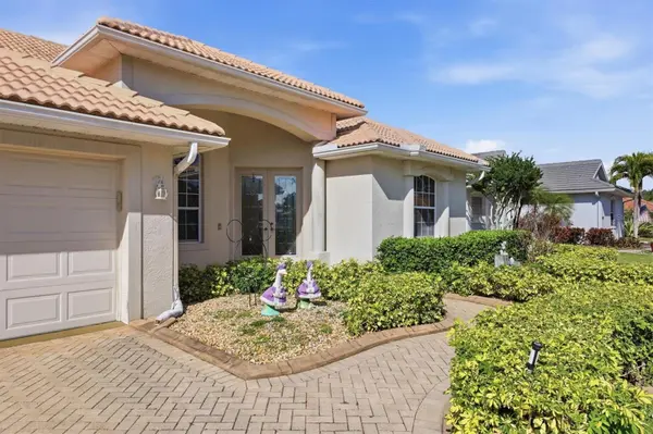 5608 EASTWIND DR, Sarasota, FL 34233