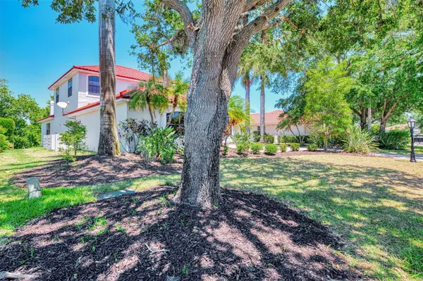 5684 EASTWIND DR, Sarasota, FL 34233