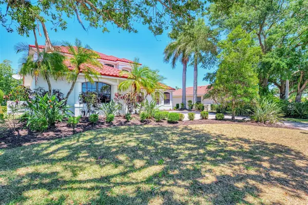 5684 EASTWIND DR, Sarasota, FL 34233