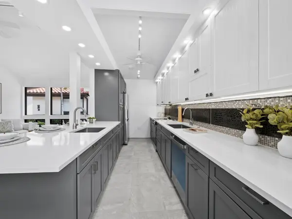 800 S BLVD OF THE PRESIDENTS #19, Sarasota, FL 34236