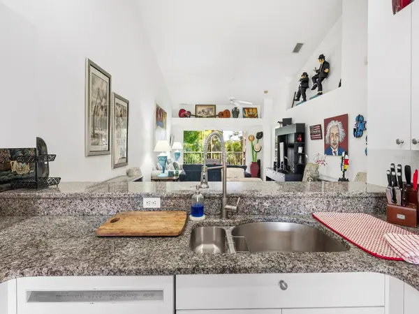 4645 TOWER HILL LN #2522, Sarasota, FL 34238