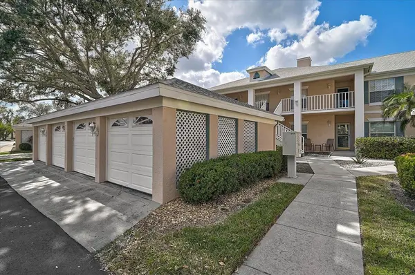 4215 CADDIE DR E #102, Bradenton, FL 34203