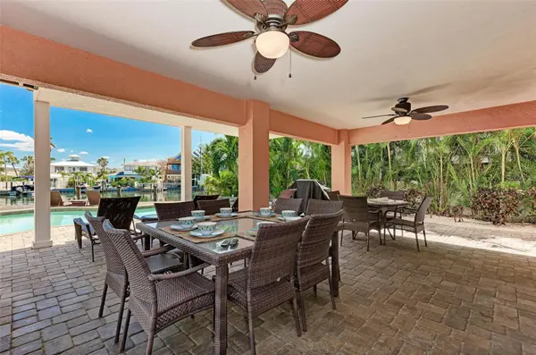 203 N HARBOR DR, Holmes Beach, FL 34217