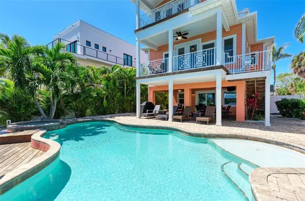 203 N HARBOR DR, Holmes Beach, FL 34217
