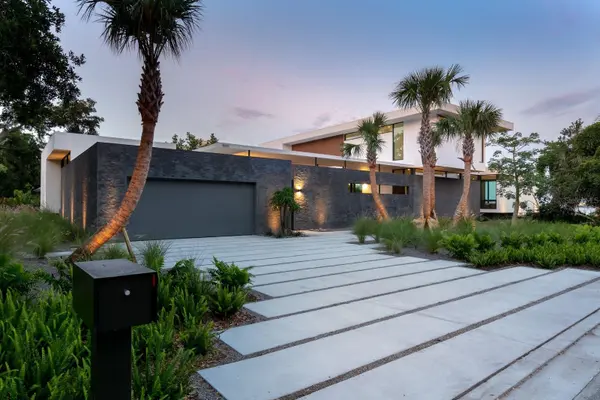 1500 BAYVIEW DR, Sarasota, FL 34239