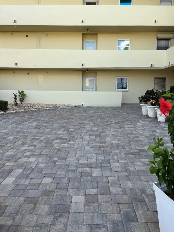 4725 COVE CIR #104, St Petersburg, FL 33708