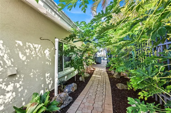1320 MOONMIST DR #B-11, Sarasota, FL 34242