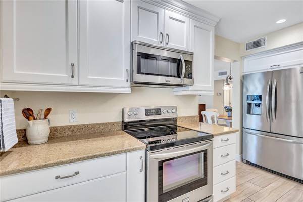137 AVENIDA MESSINA #3, Sarasota, FL 34242