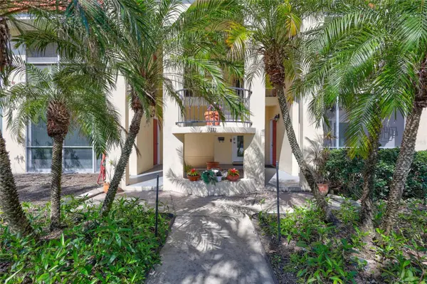 137 AVENIDA MESSINA #3, Sarasota, FL 34242
