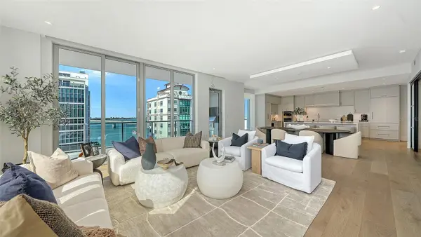 253 GOLDEN GATE POINT #703, Sarasota, FL 34236