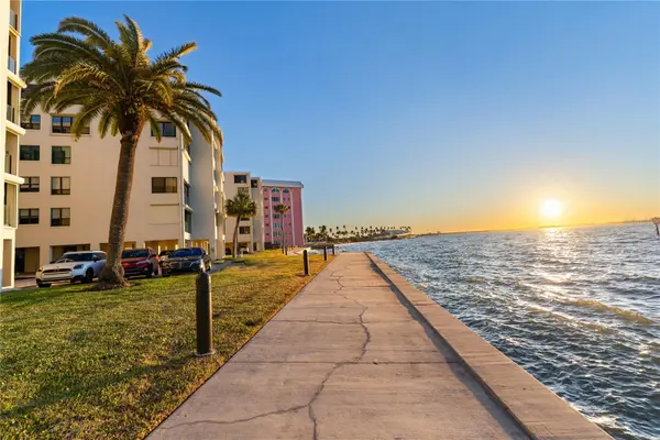 101 SUNSET DR #402, Sarasota, FL 34236
