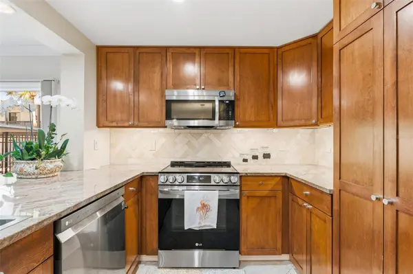800 BENJAMIN FRANKLIN DR #110, Sarasota, FL 34236