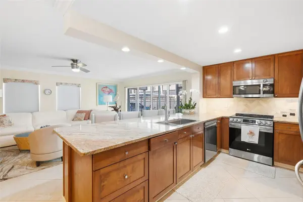 800 BENJAMIN FRANKLIN DR #110, Sarasota, FL 34236