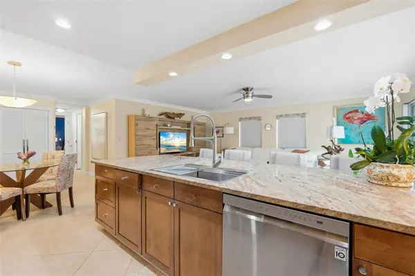 800 BENJAMIN FRANKLIN DR #110, Sarasota, FL 34236