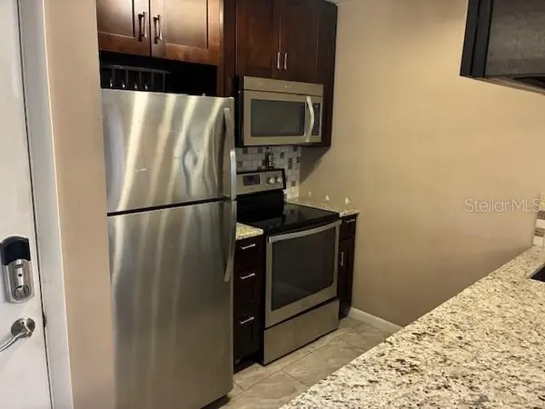 3806 N OAK DR #V21, Tampa, FL 33611
