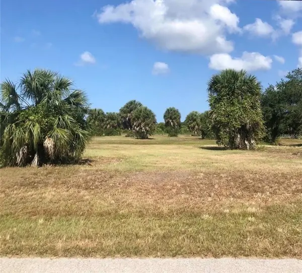 215 W PINE VALLEY LN, Rotonda West, FL 33947