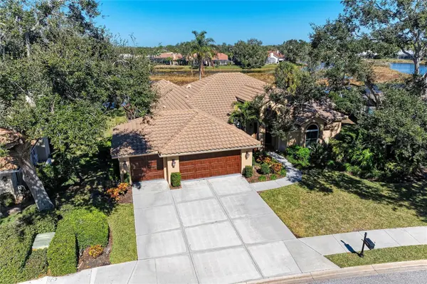 8383 CYPRESS HOLLOW DR, Sarasota, FL 34238