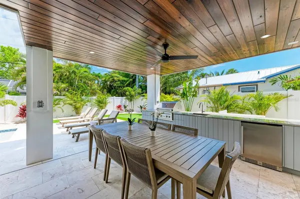 215 83RD ST, Holmes Beach, FL 34217